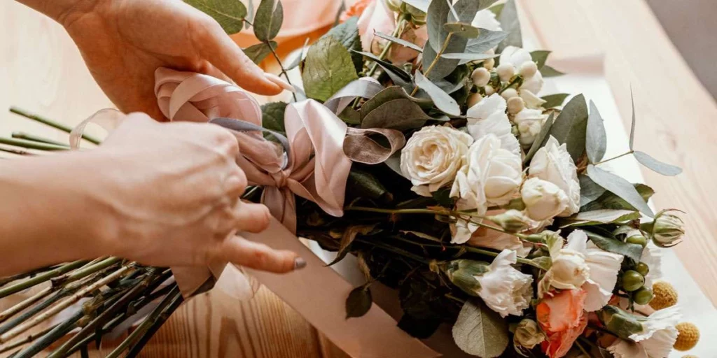 woman-making-floral-arrangementlll